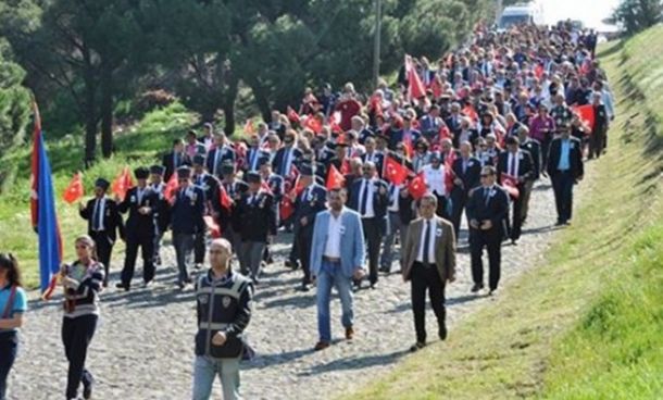 Ayvalık Ata`sına Sevgisini Bir Kez Daha Gösterdi